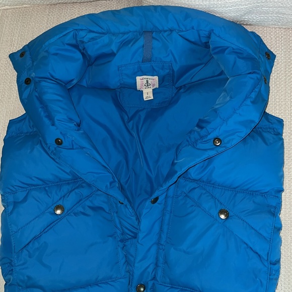 Lands’ End unisex down puffer vest in kids size 8. - Picture 5 of 5